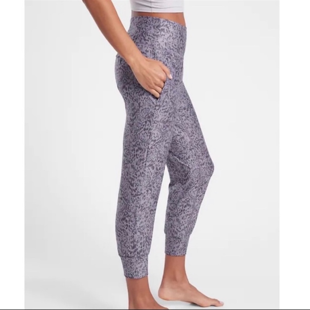 Athleta Salutation Printed Crop Jogger Pant in Tempest Violet